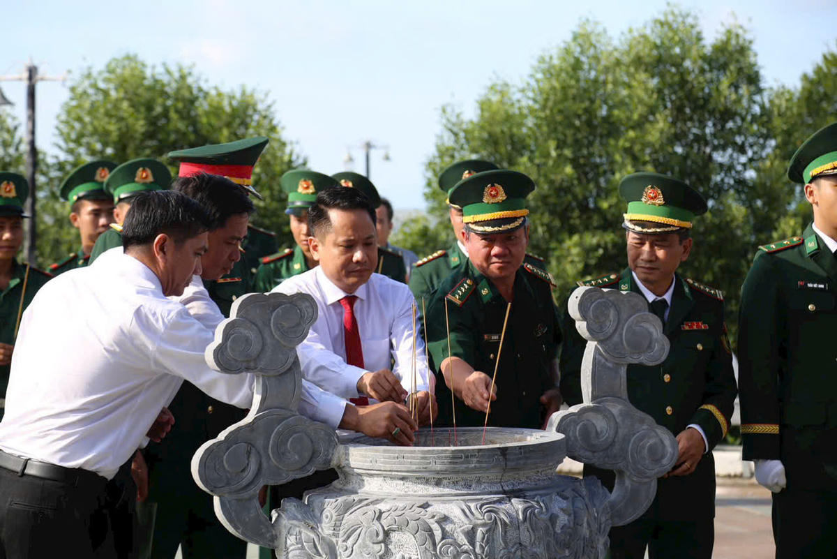 'Tự hào Tổ quốc tôi' – Gắn kết quân dân, khơi dậy lòng yêu nước nơi cực Nam Tổ quốc
