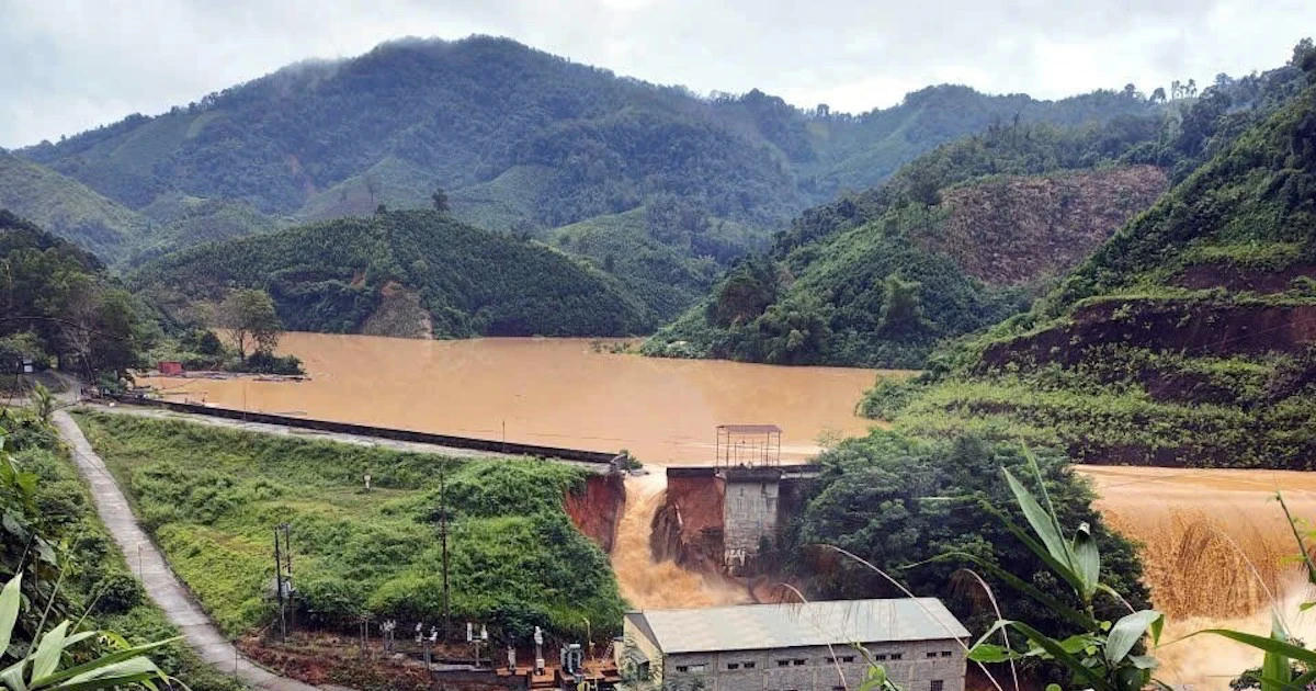 Hiện trường đập thủy điện Bắc Khê (Lạng Sơn) bị vỡ chiều 7/10/2025. (Ảnh: TTXVN phát)