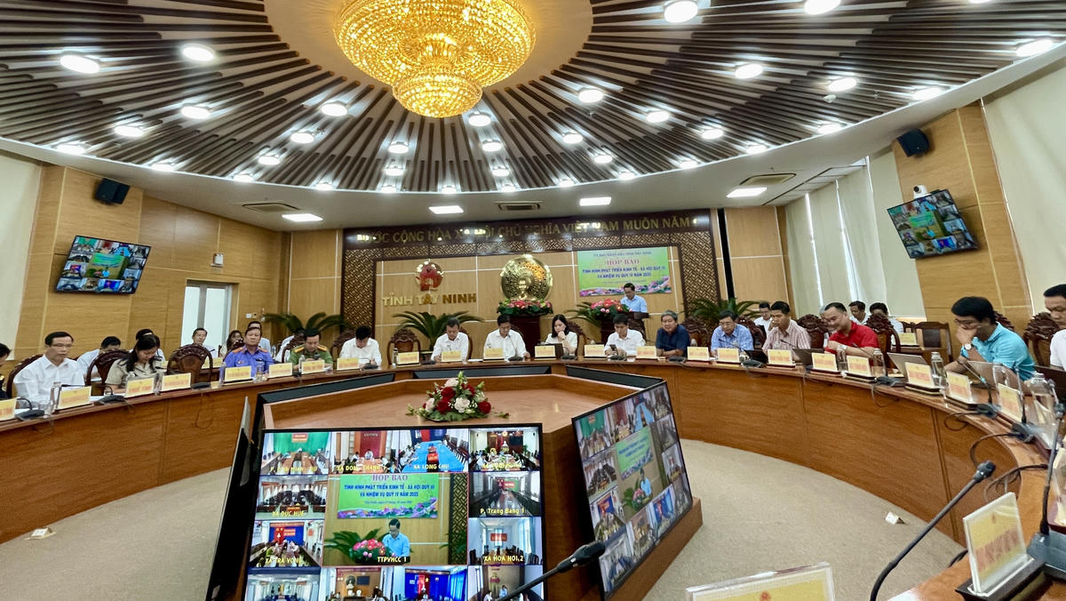 Tỉnh Tây Ninh họp báo cung cấp tình hình kinh tế xã hội trên địa bàn. Ảnh: Đ.Xá.