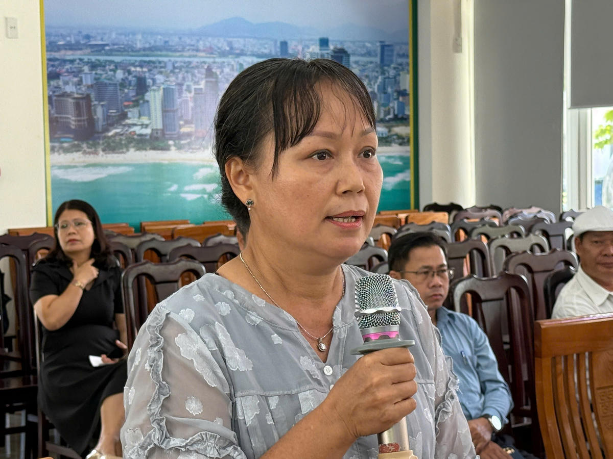 Cử tri Đặng Thị Anh Phi. Ảnh: Nguyễn Tú.