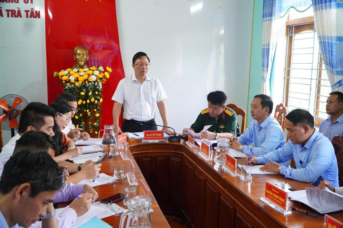 Quang cảnh buổi làm việc tại xã Trà Tân. Ảnh: CV.