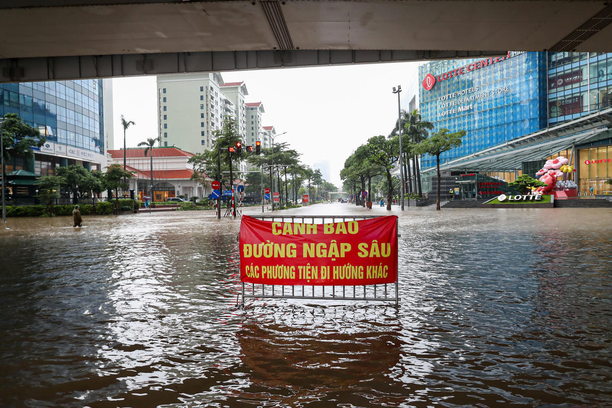 Hà Nội: Vì sao chống ngập mãi vẫn ngập?