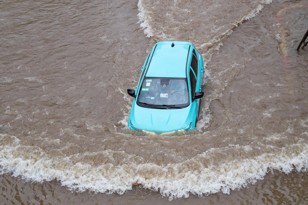 Hà Nội: Vì sao chống ngập mãi vẫn ngập?