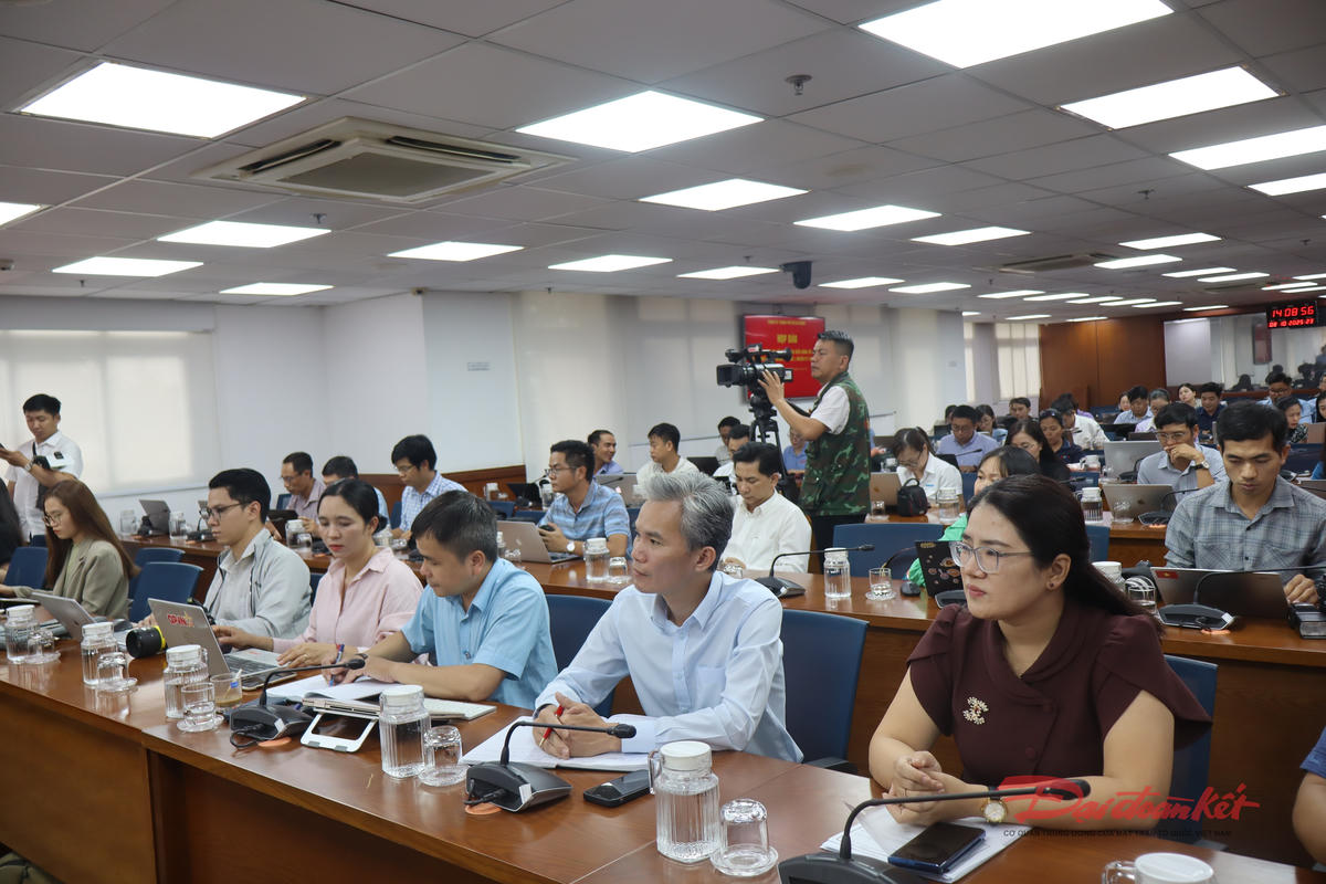 Đại diện các cơ quan báo chí tác nghiệp tại buổi họp báo. Ảnh: Hồng Phúc.