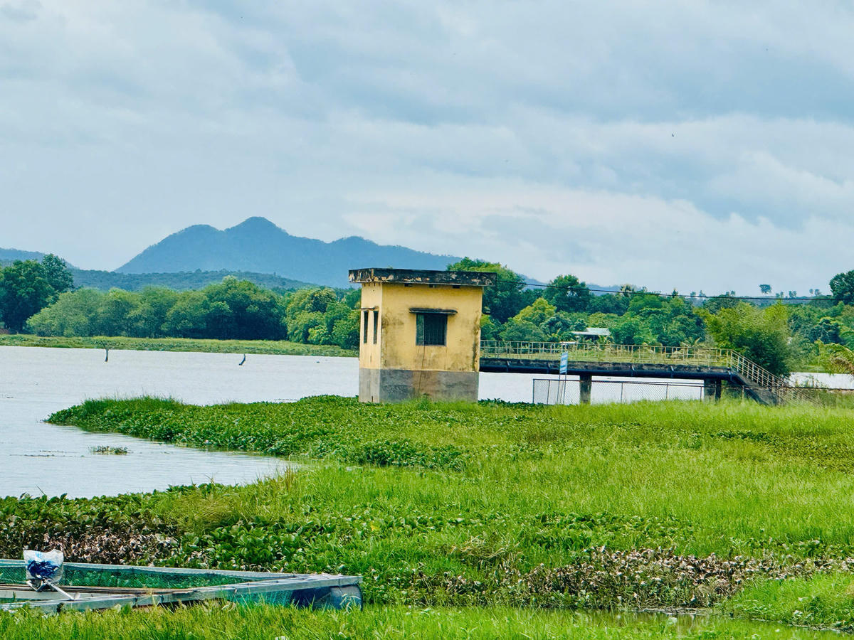 Trạm bơm nước lên bể xử lý cấp nước sinh hoạt. Ảnh: Thanh Nga.