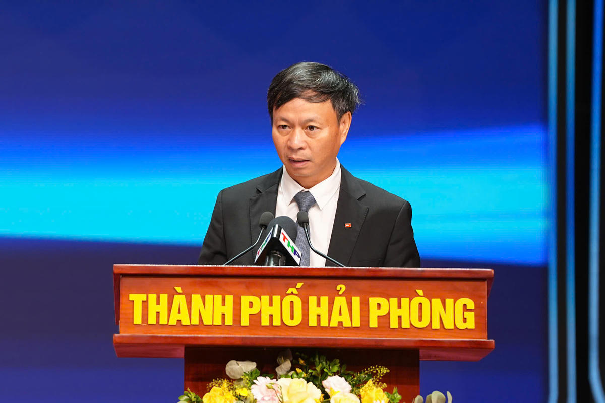 Thứ trưởng Bộ Khoa học và Công nghệ Hoàng Minh phát biểu tại lễ khai mạc. Ảnh: ĐT.&nbsp;