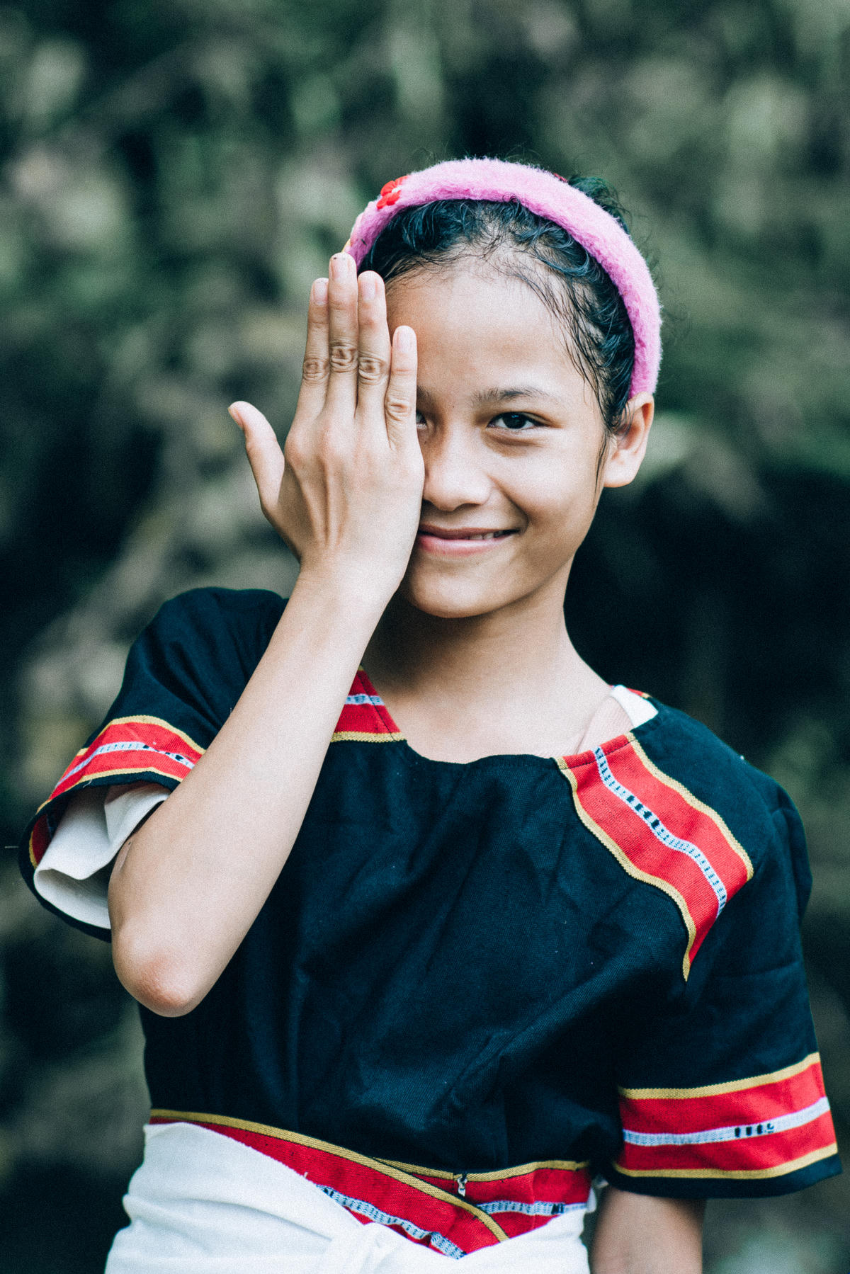 Em bé Trà Leng. Ảnh: Lê Bá Lân.