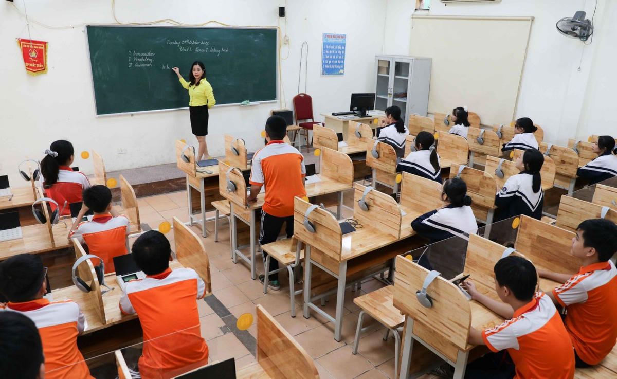 Học sinh Trường THCS Hoàn Kiếm trong giờ học tiếng Anh. Ảnh: NTCC