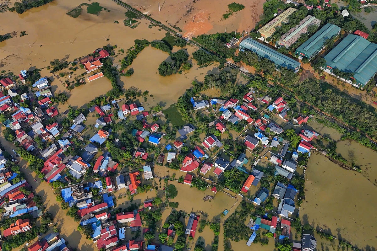 Hình ảnh nhiều ngôi nhà tại xã Trung Giã bị ngập.