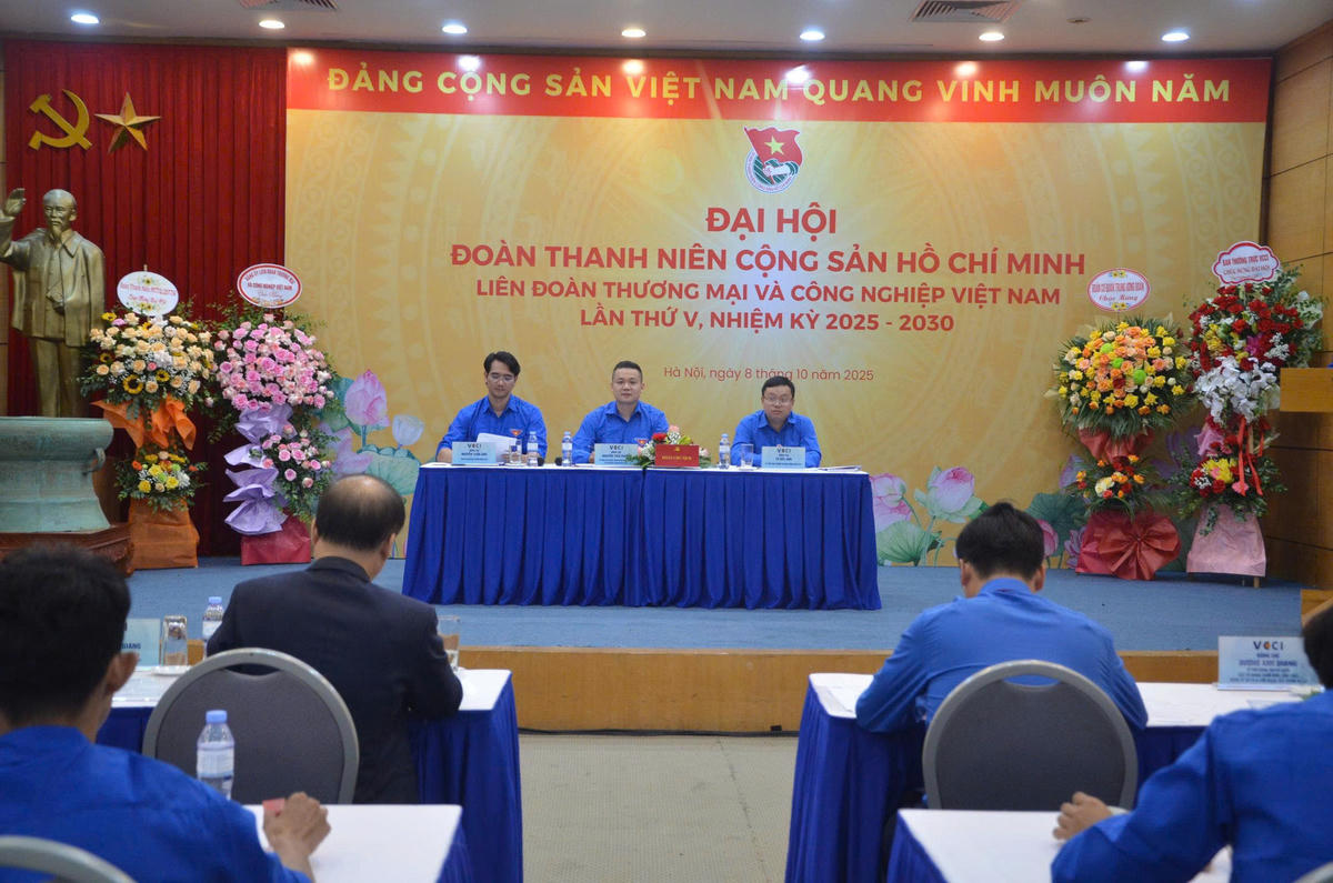 Đoàn Chủ tịch điều hành Đại hội.