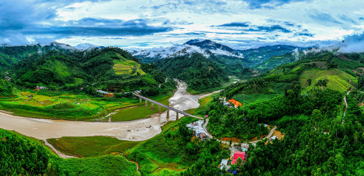 Giải ba - Đường vào Trà Leng. Ảnh: Phùng Đức Dũng.