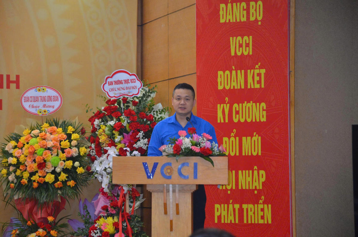 &nbsp; Bí thư Đoàn VCCI Nguyễn Tiến Thành phát biểu tại Đại hội.