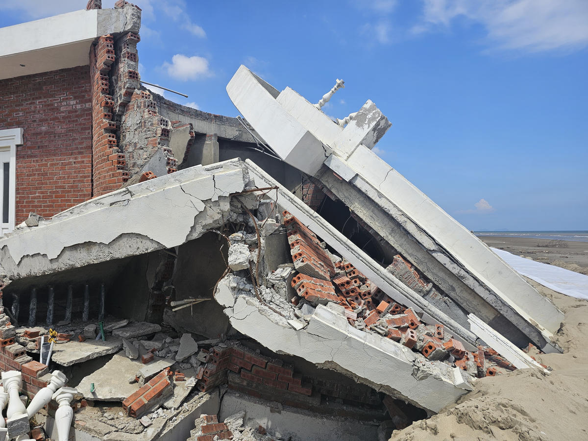 Nhiều biệt thự tại Khu Resort Hoa Tiên Xuân Thành do Công ty Cổ phần Hồng Lam Xuân Thành làm chủ đầu tư bị hư hỏng nghiêm trọng với dấu hiệu bất thường. Ảnh: Quốc Thanh
