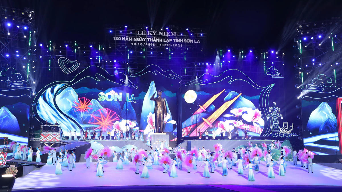 Nhiều tiết mục văn nghệ đặc sắc, đậm đà nét văn hóa dân tộc. Ảnh: P. Hoài