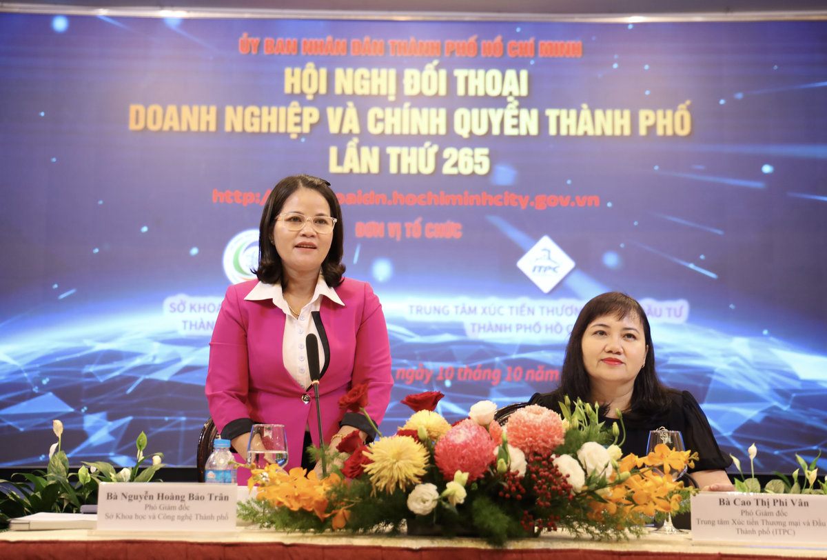 Bà Nguyễn Hoàng Bảo Trân - Phó Giám đốc Sở KH&CN TP Hồ Chí Minh phát biểu tại buổi đối thoại với doanh nghiệp. Ảnh: P.Q
