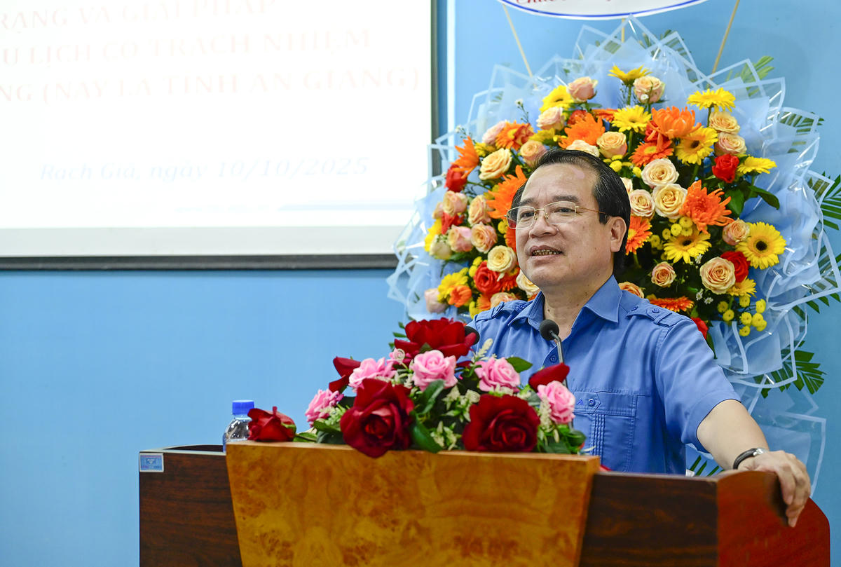 Phó Cục trưởng Cục Du lịch Quốc gia Hà Văn Siêu phát biểu tại hội thảo. Ảnh Nguyễn Minh.&nbsp;