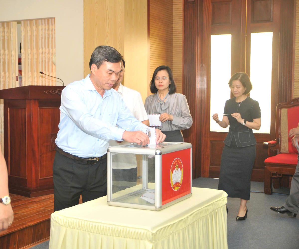 Phó Bí thư Tỉnh ủy, Chủ tịch Ủy ban MTTQ Việt Nam tỉnh Tuyên Quang Ma Thế Hồng tham gia ủng hộ tại Lễ phát động. Ảnh: Xuân Trường.