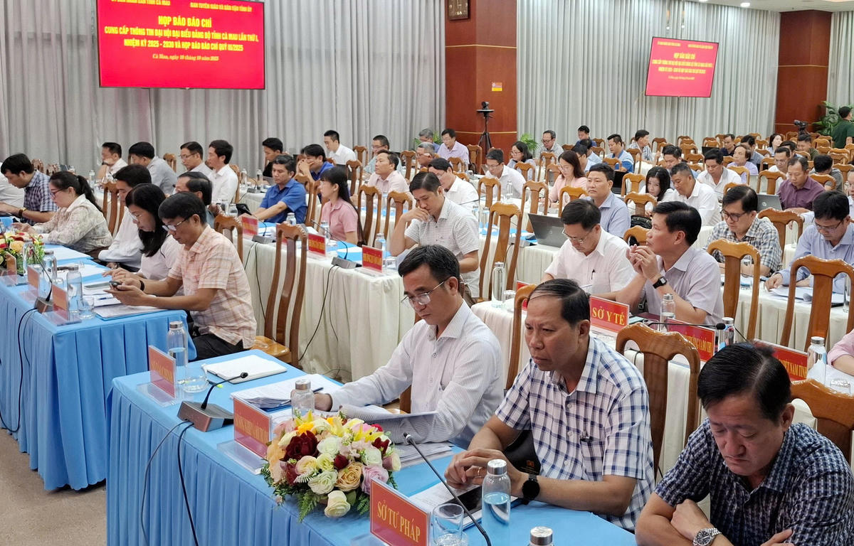 Các đại biểu tham dự họp báo. Ảnh: Nguyên Du