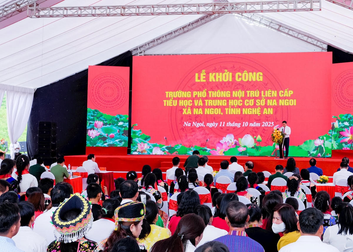 Quang cảnh lễ khởi công Trường Phổ thông nội trú liên cấp Tiểu học và Trung học cơ sở Na Ngoi, tỉnh Nghệ An. Ảnh: PB
