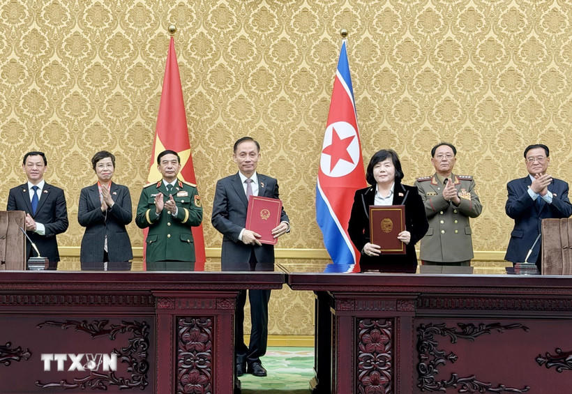 Lễ ký Ý định thư hợp tác giữa Bộ Ngoại giao Việt Nam và Bộ Ngoại giao Triều Tiên.&nbsp;(Ảnh: Hồng Điệp /TTXVN)