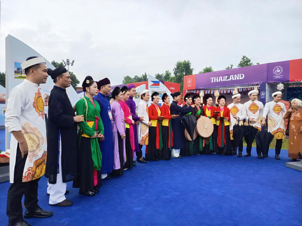 Lx hội là nơi hội tụ tinh hoa, lan tỏa bản sắc, kết nối năm châu trong lòng Thủ đô nghìn năm văn hiến. Ảnh: Phạm Sỹ.