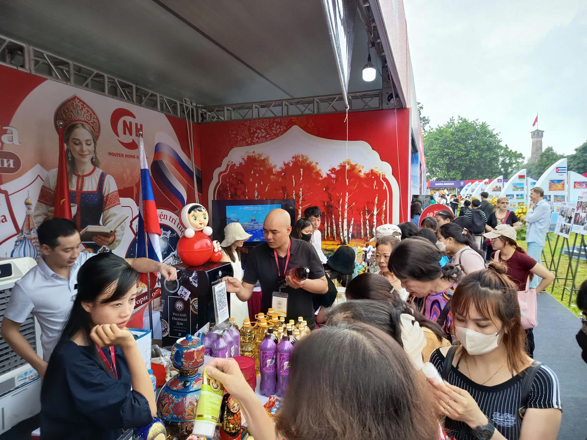 Sự kiện đã thu hút hàng nghìn người dân và du khách. Ảnh: Phạm Sỹ.