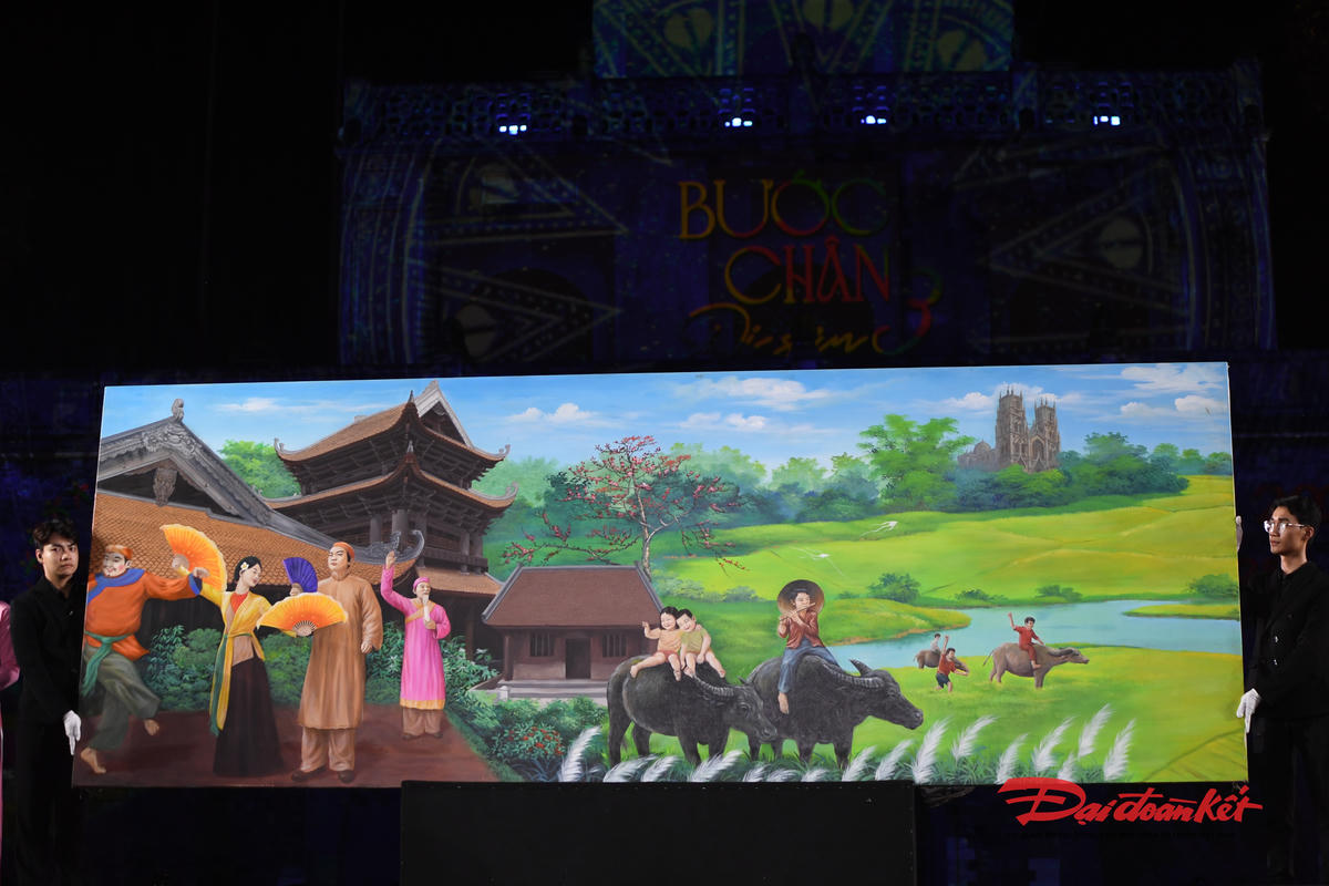 Bức tranh “Điệu chèo cổ và tiếng sáo diều trên cánh đồng vàng” của họa sĩ Ngô Bá Hoàng. Ảnh: Phạm Sỹ.