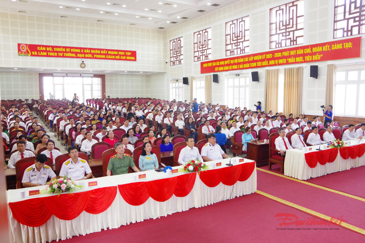 Quang cảnh buổi tiếp đoàn đại biểu TP Hồ Chí Minh. Ảnh: Văn Đường - Như Thành.