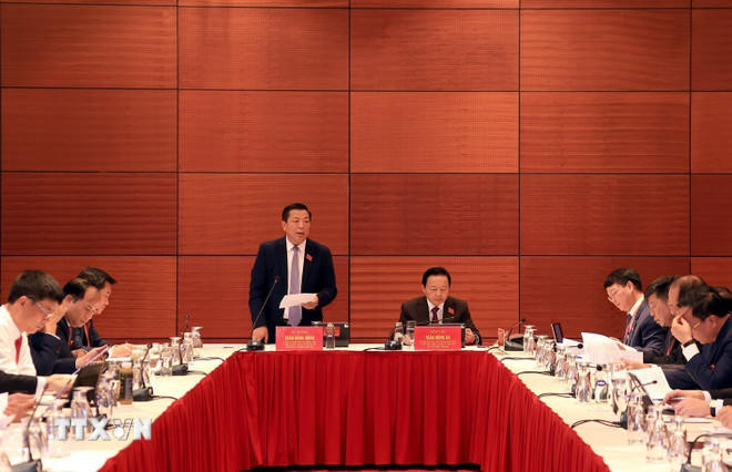 Các đại biểu thảo luận tại tổ số 5 chiều 12/10. (Ảnh: Tuấn Anh/TTXVN)