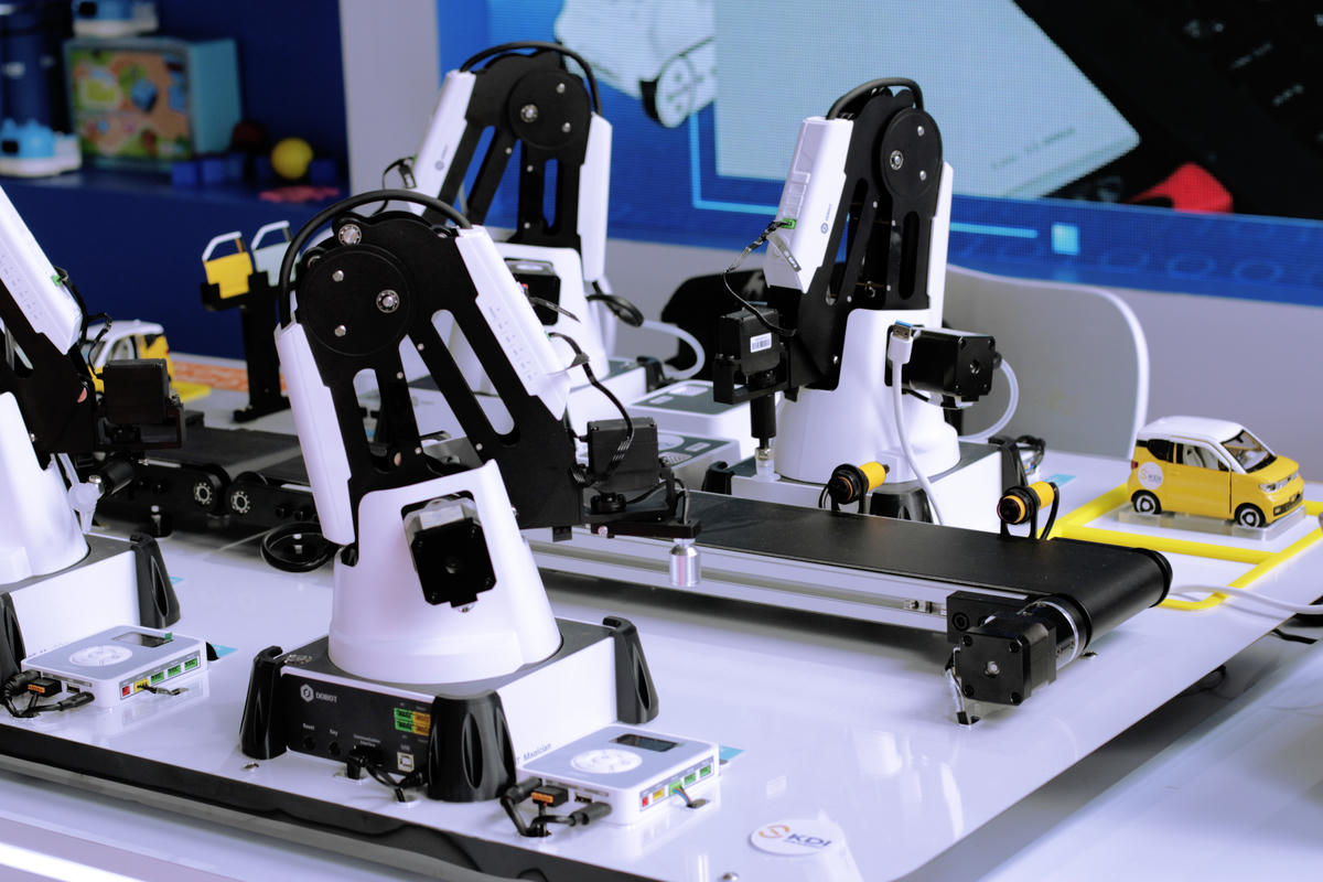 Một sản phẩm công nghệ được trưng bày tại triển lãm. Ảnh: Đ.H.