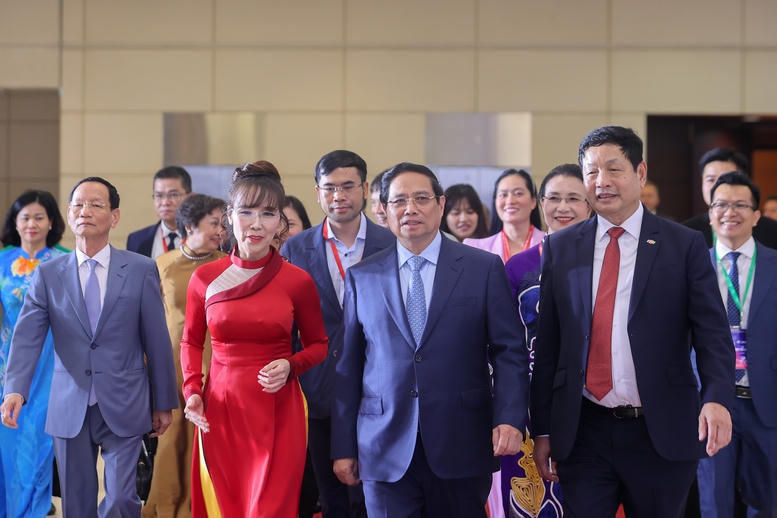 Thủ tướng Phạm Minh Chính và các doanh nhân Việt Nam dự chương trình Mô hình “Toàn cảnh Kinh tế tư nhân lần thứ nhất”. 