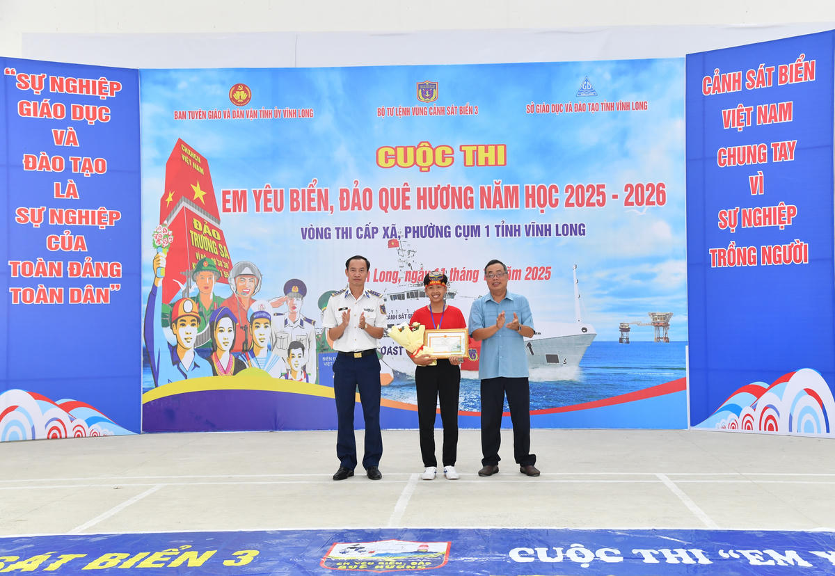 Một trong các em học sinh đạt giải Nhất vòng thi trực tiếp của cuộc thi. Ảnh: Đức Định.