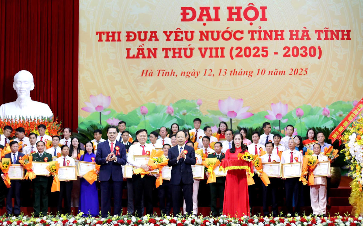 Đại hội vinh danh 100 điển hình tiêu biểu xuất sắc toàn tỉnh giai đoạn 2020-2025. Ảnh: TT.
