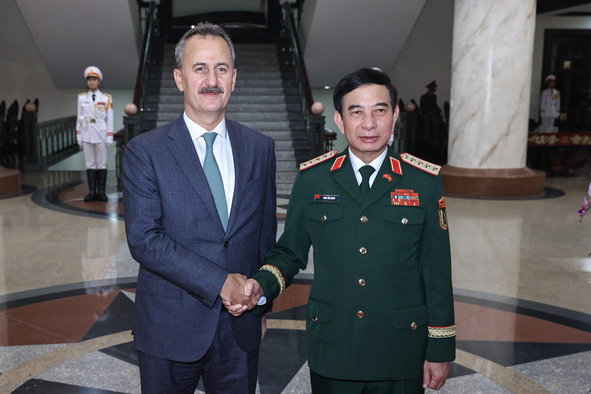 Đại tướng Phan Văn Giang và ông&nbsp;Haluk Gorgun, Chủ tịch Cơ quan Công nghiệp quốc phòng Thổ Nhĩ Kỳ. Ảnh: Quang Vinh.