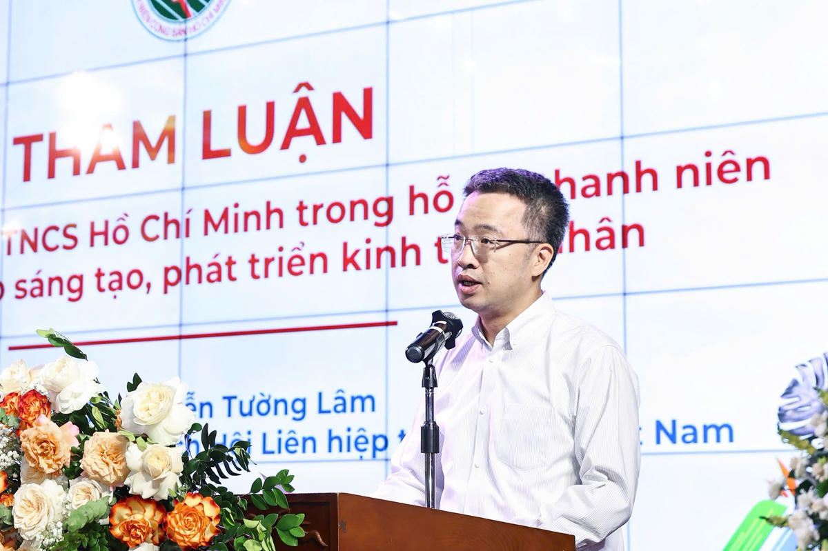 Ông Nguyễn Tường Lâm, Bí thư Trung Đoàn TNCS Hồ Chí Minh, Chủ tịch Hội Liên hiệp Thanh niên Việt Nam&nbsp;phát biểu tại Hội thảo. Ảnh: Quang Vinh.