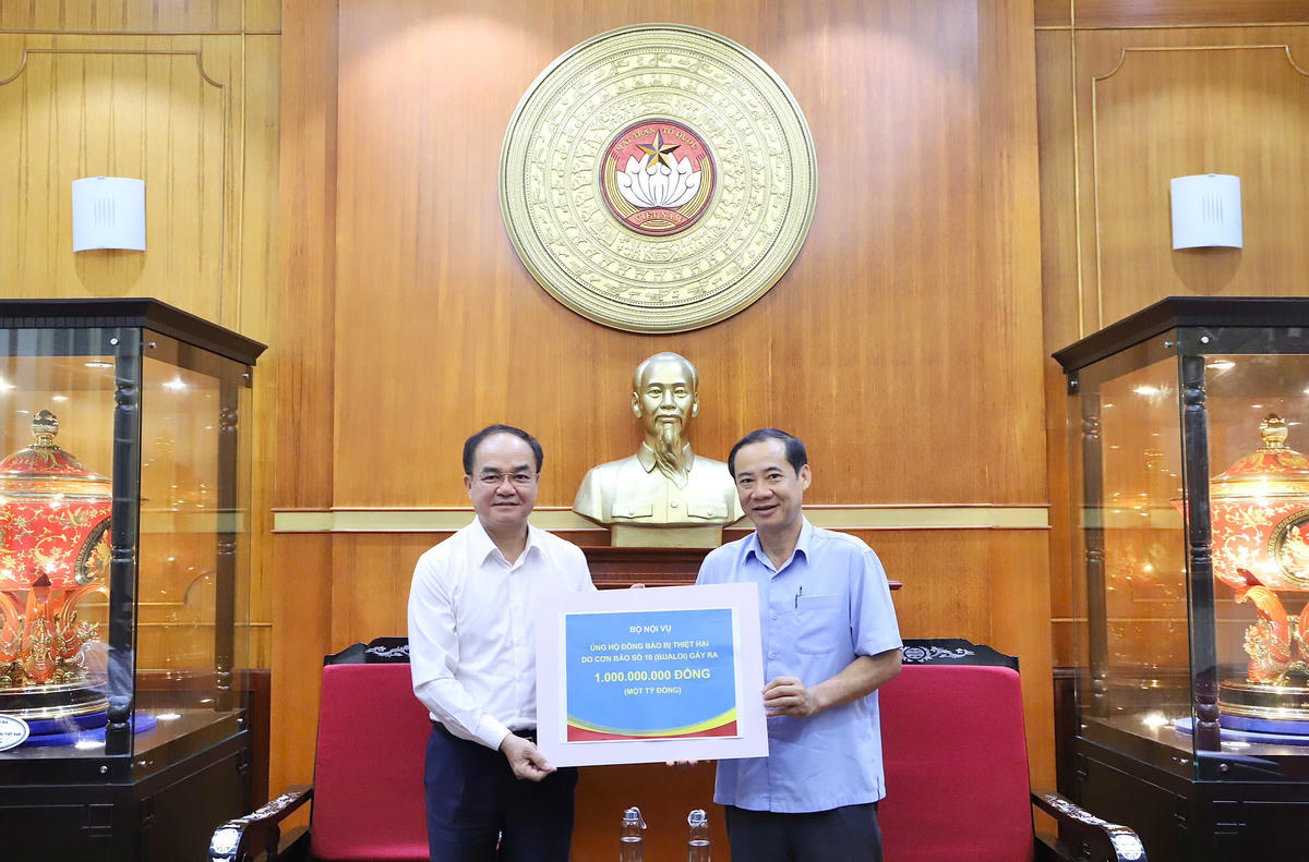 Ông Nguyễn Thái Học, Phó Bí thư Đảng uỷ MTTQ, các đoàn thể Trung ương đã tiếp nhận từ Bộ Nội vụ.&nbsp;