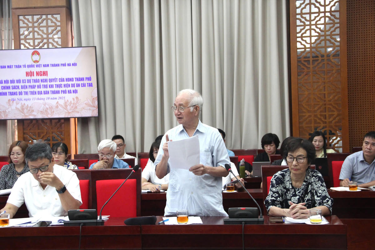 Các đại biểu đóng góp ý kiến tại hội nghị phản biện. Ảnh: N. P