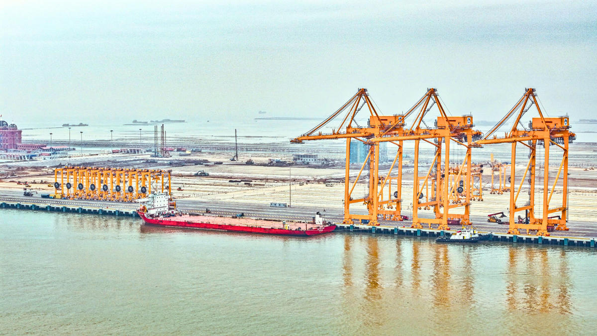 Bến cảng số 3, Khu bến cảng Lạch Huyện (Đặc khu Cát Hải) có chiều dài 375m, tiếp nhận tàu container có tải trọng đến 100.000 DWT đầy tải (tương đương 8.000 TEUs). Ảnh: Phương Thanh.