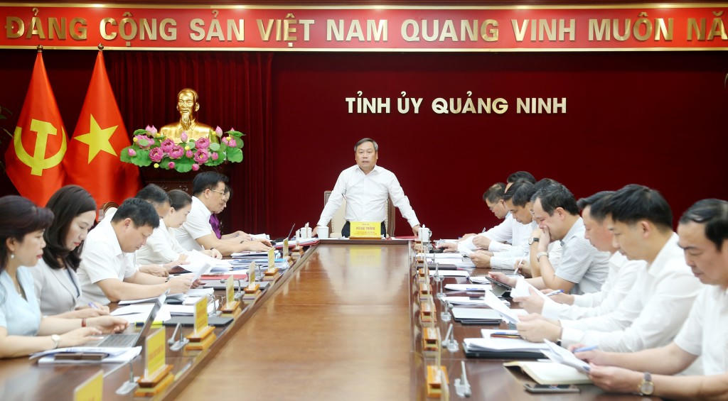 Bí thư Tỉnh ủy Quảng Ninh Vũ Đại Thắng phát biểu tại cuộc họp. Ảnh: QMG.