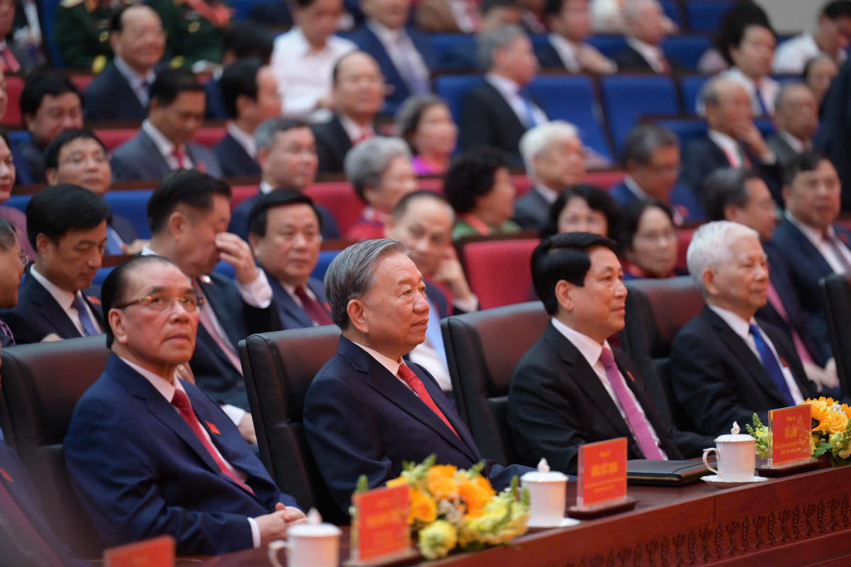 Tổng Bí thư Tô Lâm cùng các lãnh đạo chủ chốt, nguyên lãnh đạo Đảng, Nhà nước tham dự Đại hội. Ảnh: Đ.H.