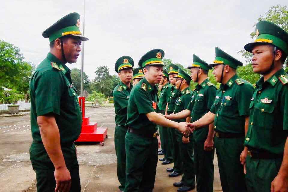 Đoàn công tác đến phúc tra kết quả công tác biên phòng năm 2025 tại Đồn Biên phòng Yok M’bre. Ảnh: Dân Quân.