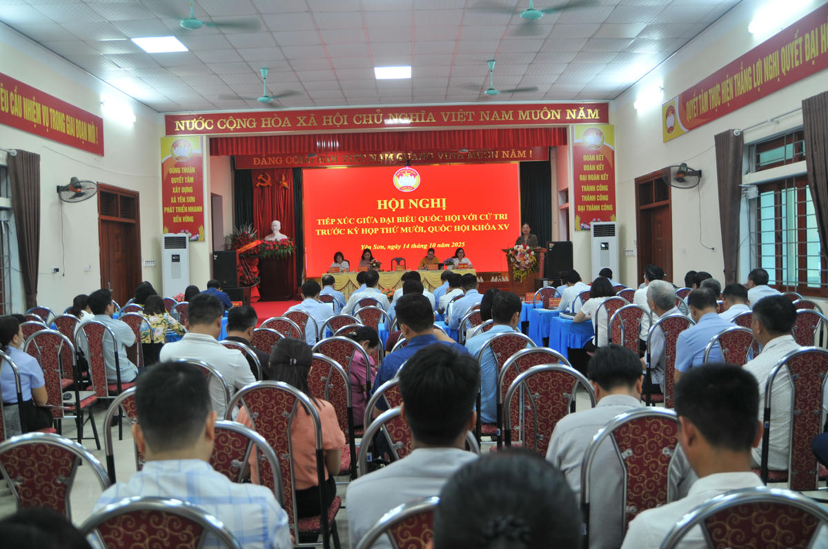 Quang cảnh Hội nghị tiếp xúc cử tri ở xã Yên Sơn. Ảnh: Đ.S.