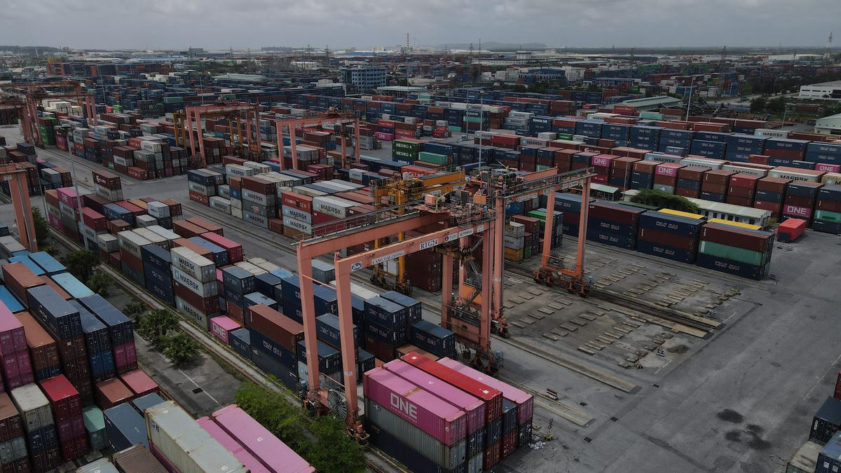  Cần một chiến lược phát triển đồng bộ để nâng sức cạnh tranh ngành logistics.	 Ảnh: Quang Vinh