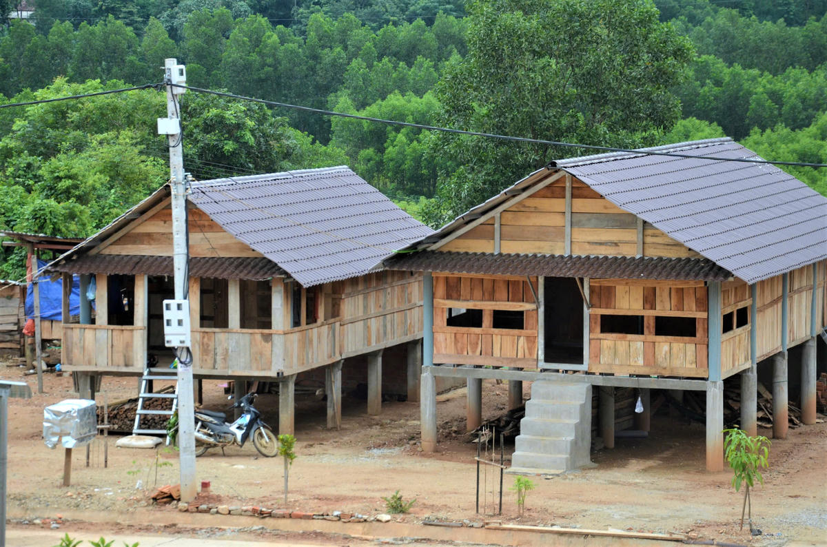 Những ngôi nhà của người dân khu tái định cư Trà Nô (Quảng Ngãi) được xây dựng kiên cố. 	Ảnh: Chí Đại