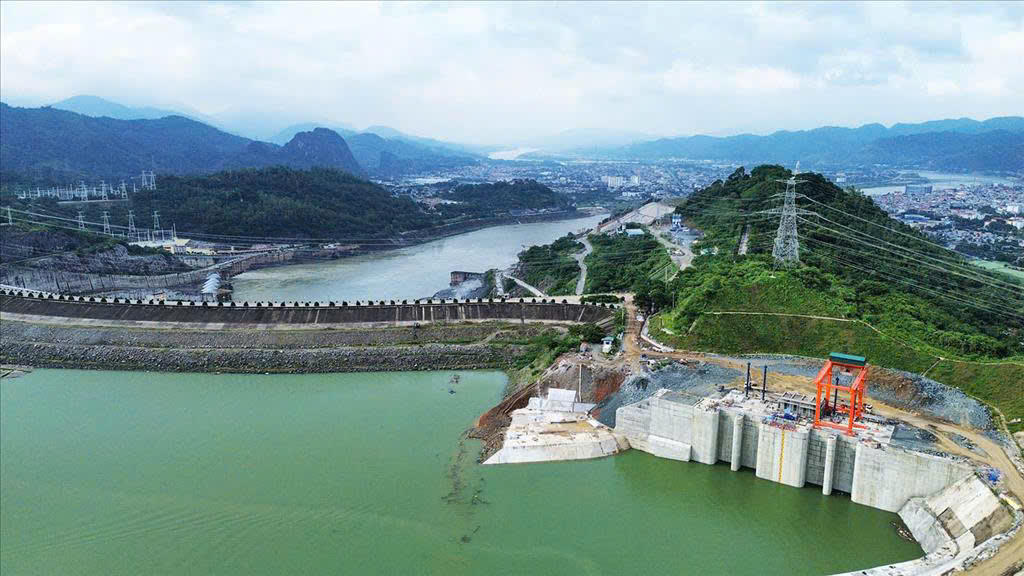 Thủy điện Hòa Bình lại mở cửa xả đáy, 6 tỉnh hạ du chú ý an toàn