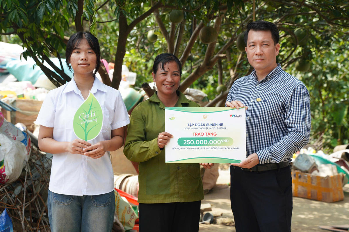 Vượt lên nghịch cảnh, cô học trò nhỏ Nguyễn Thị Mai Hương được Sunshine Group chắp cánh ước mơ với 200 triệu đồng xây nhà, cùng học bổng 50 triệu đồng