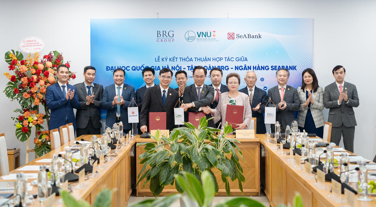 Đại diện Tập đoàn BRG, Ngân hàng SeABank và Đại học Quốc gia Hà Nội ký kết thỏa thuận hợp tác