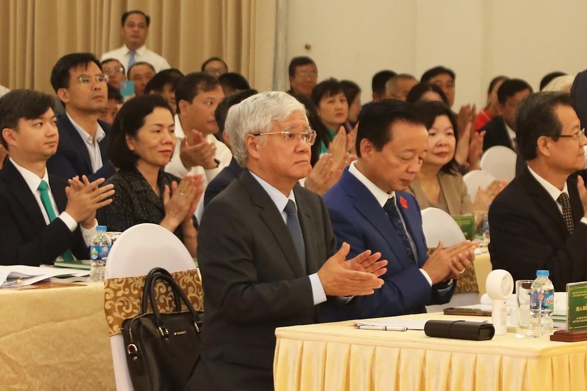 Chủ tịch UBTƯ MTTQ Việt Nam Đỗ Văn Chiến và các đại biểu tham dự buổi lễ. Ảnh: Tiến Đạt.