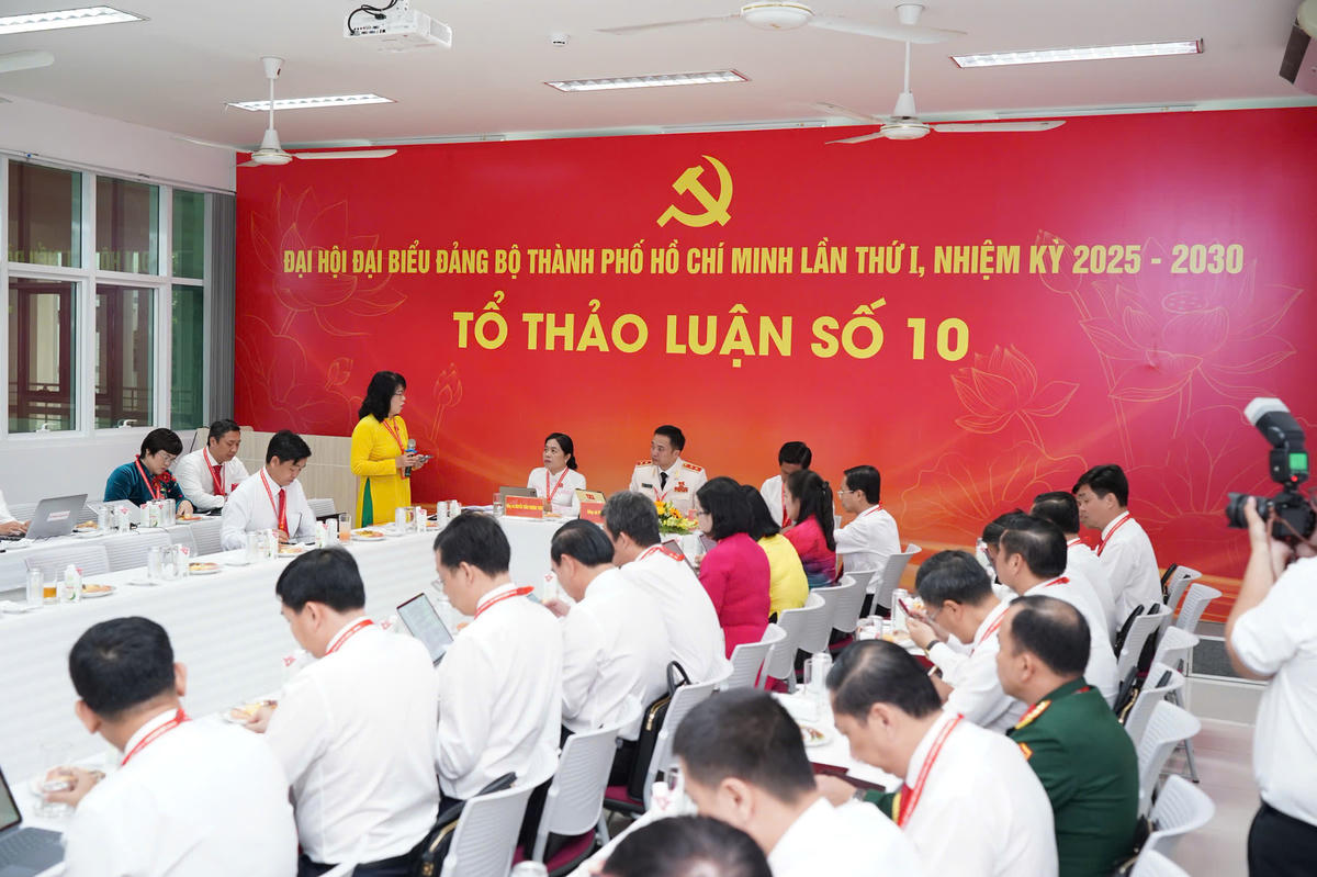 Trung tướng Mai Hoàng - Giám đốc Công an TP Hồ Chí Minh tham gia Tổ thảo luận số 10. Ảnh: Đ.H.