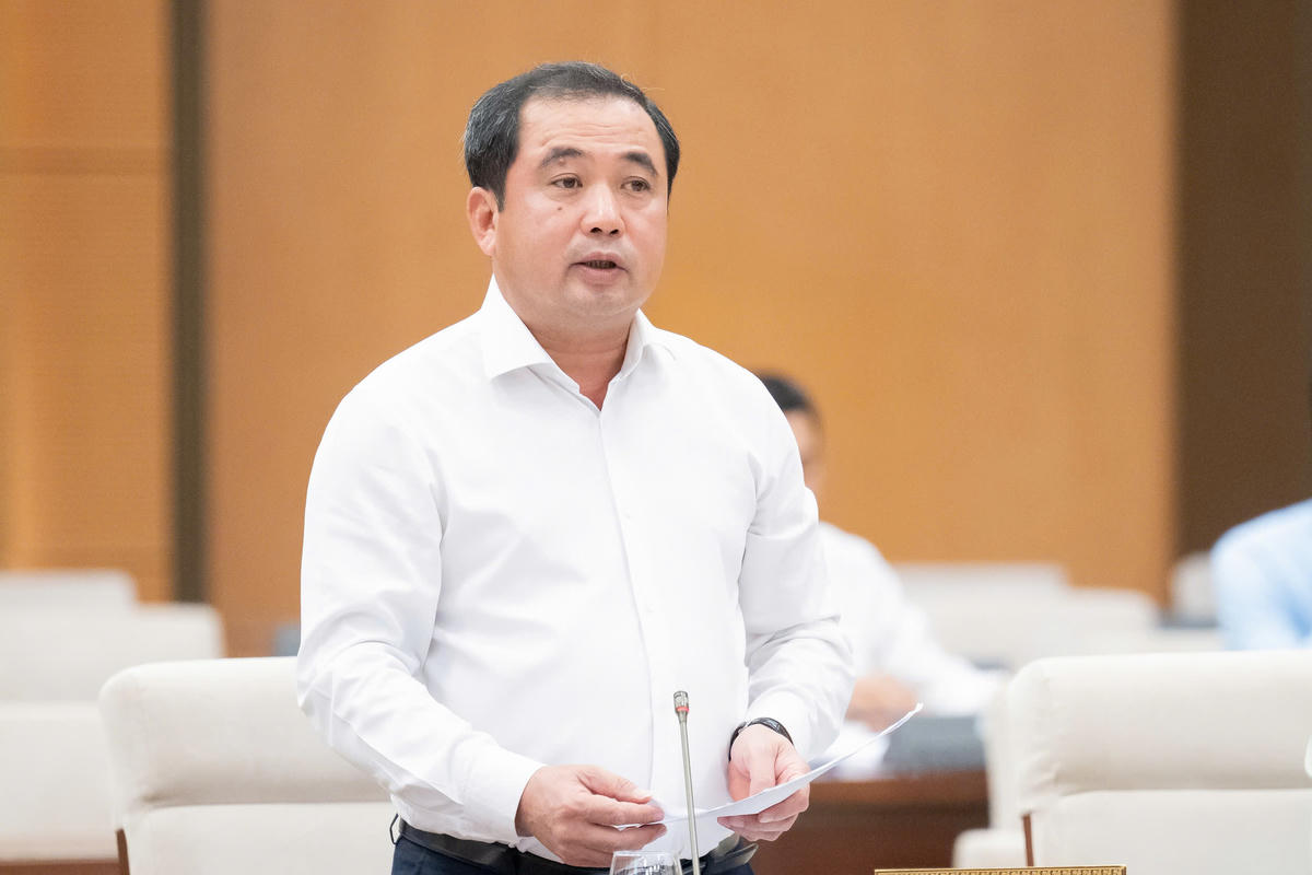 Quyền Bộ trưởng Bộ Nông nghiệp và Môi trường Trần Đức Thắng phát biểu tại phiên họp (Ảnh: Phạm Thắng).